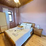Traditional Maisonette Just 15' From Kalamata