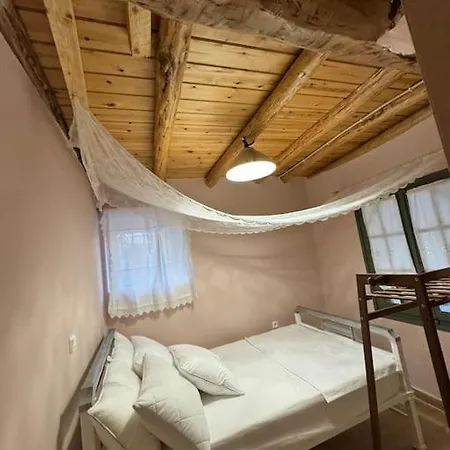 Traditional Maisonette Just 15' From Kalamata Feriehus Valíra