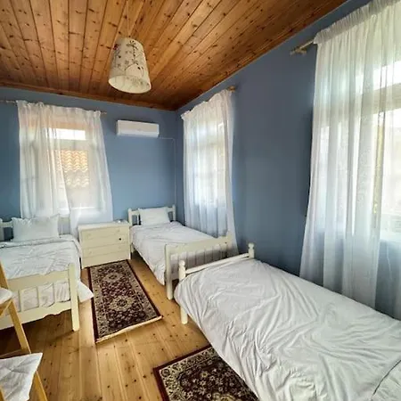 Traditional Maisonette Just 15' From Kalamata Valíra