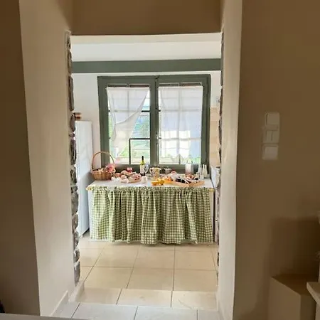 Traditional Maisonette Just 15' From Kalamata Casa vacanze *