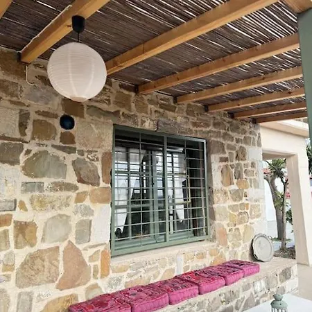 Traditional Maisonette Just 15' From Kalamata