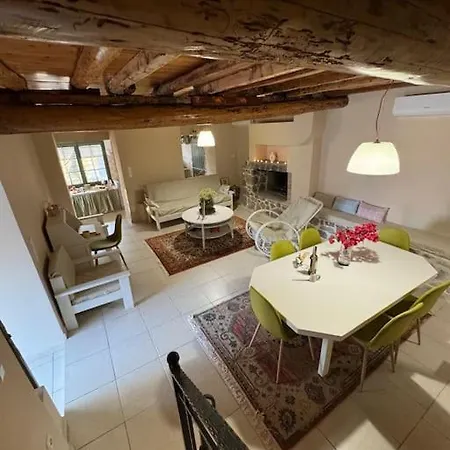 Дом отдыха Traditional Maisonette Just 15' From Kalamata Valira