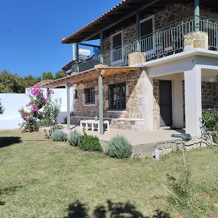 Semesterbostad Traditional Maisonette Just 15' From Kalamata Valíra