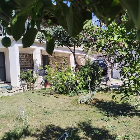 Traditional Maisonette Just 15' From Kalamata Semesterbostad Valíra