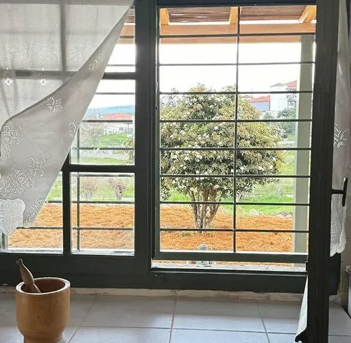 Traditional Maisonette Just 15' From Kalamata *