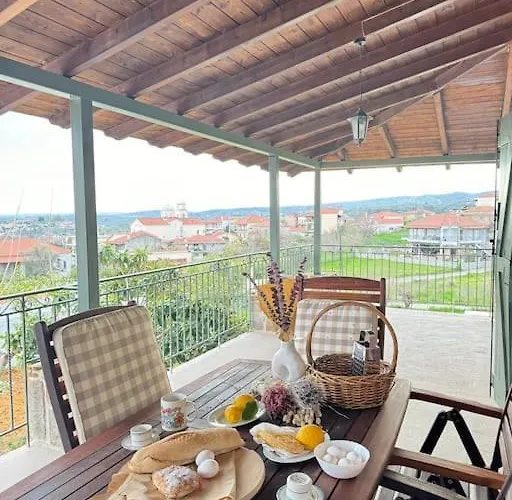 Дом отдыха Traditional Maisonette Just 15' From Kalamata Valira