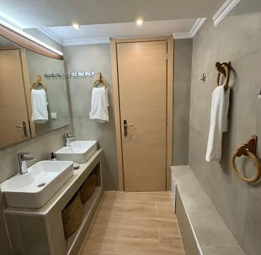 בית נופש Traditional Maisonette Just 15' From Kalamata *