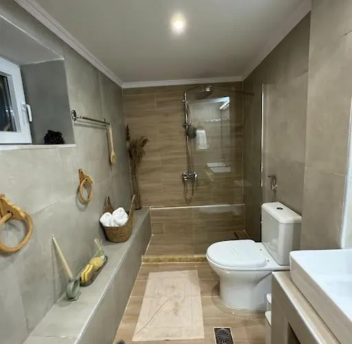 Traditional Maisonette Just 15' From Kalamata בית נופש