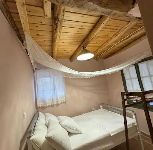 Traditional Maisonette Just 15' From Kalamata Дом отдыха Valira