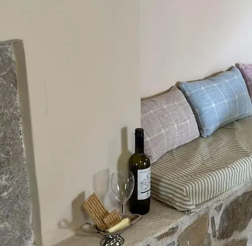 Дом отдыха Traditional Maisonette Just 15' From Kalamata *