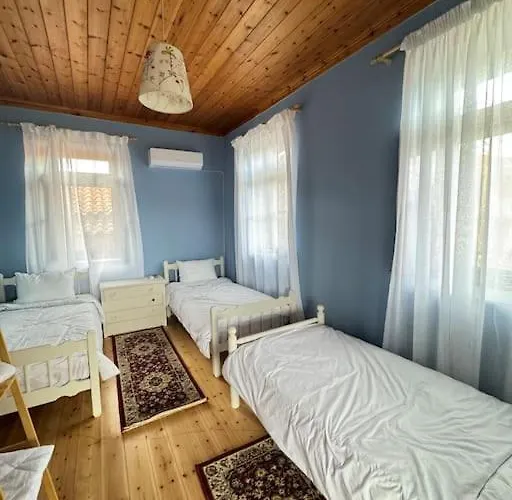 Traditional Maisonette Just 15' From Kalamata Valíra