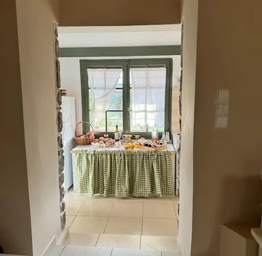 Traditional Maisonette Just 15' From Kalamata Дом отдыха *