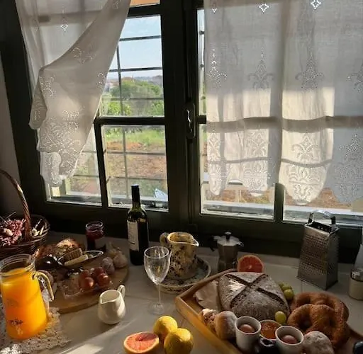 Traditional Maisonette Just 15' From Kalamata