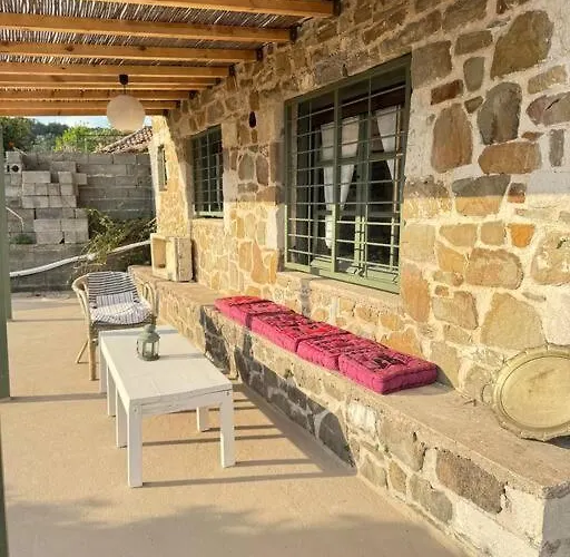 Traditional Maisonette Just 15' From Kalamata *