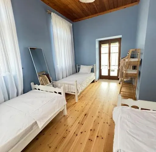 Traditional Maisonette Just 15' From Kalamata בית נופש