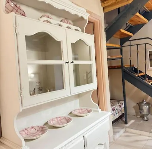 Traditional Maisonette Just 15' From Kalamata בית נופש Valíra