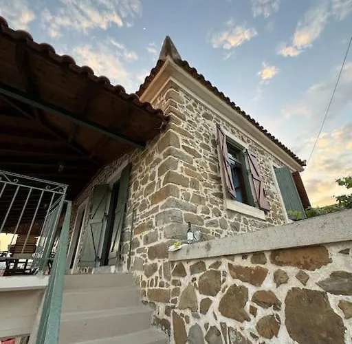 Semesterbostad Traditional Maisonette Just 15' From Kalamata Valíra