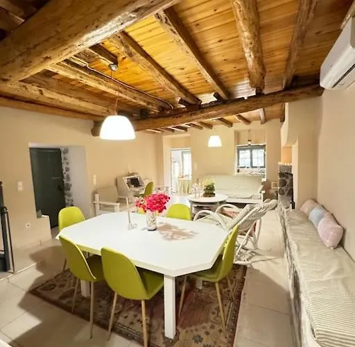 Traditional Maisonette Just 15' From Kalamata Valira