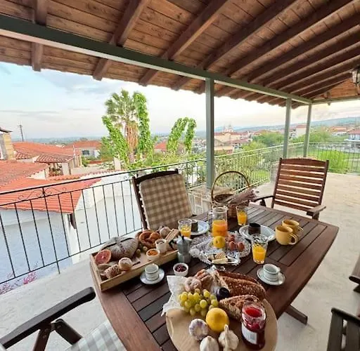 Дом отдыха Traditional Maisonette Just 15' From Kalamata