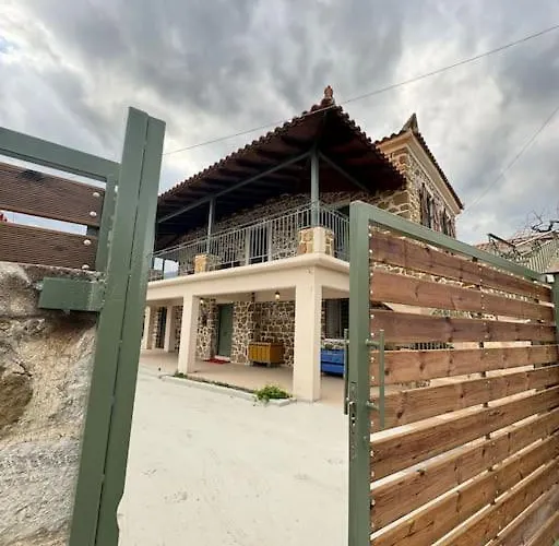 Traditional Maisonette Just 15' From Kalamata בית נופש