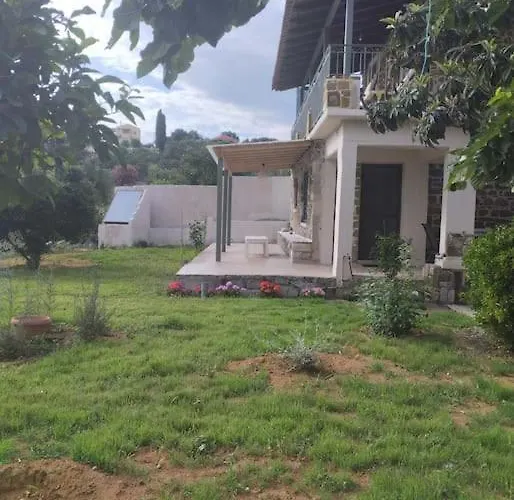 Traditional Maisonette Just 15' From Kalamata בית נופש *