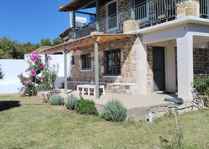 Дом отдыха Traditional Maisonette Just 15' From Kalamata Valira