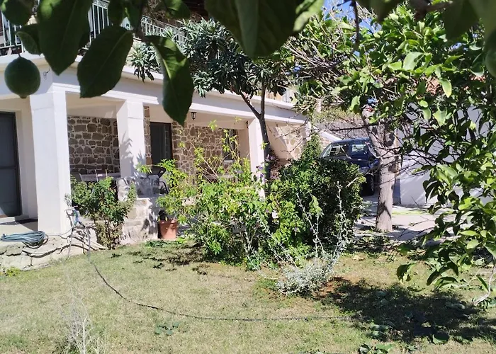 Traditional Maisonette Just 15' From Kalamata Semesterbostad Valíra